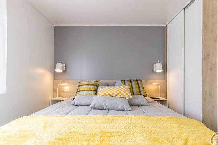 Apartamento entero, Casa móvil cómoda con terraza y se admiten mascotas en Saint-Lô in Saint-Lô, Región de Saint-Lô