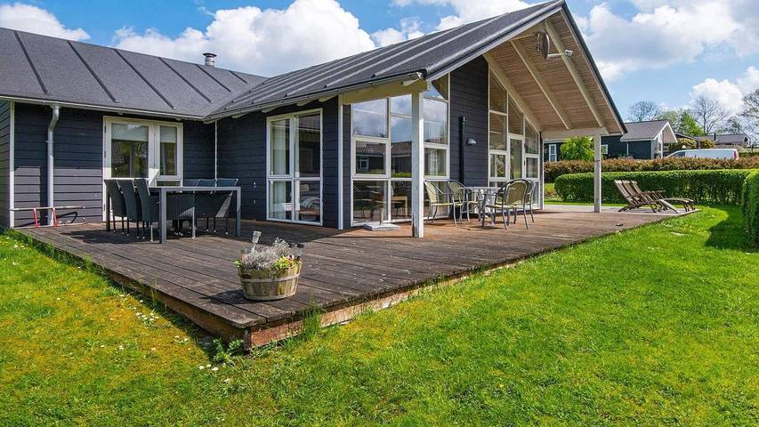 Ferienhaus für 12 Personen, mit Whirlpool und Terrasse sowie Sauna in Loddenhøj
