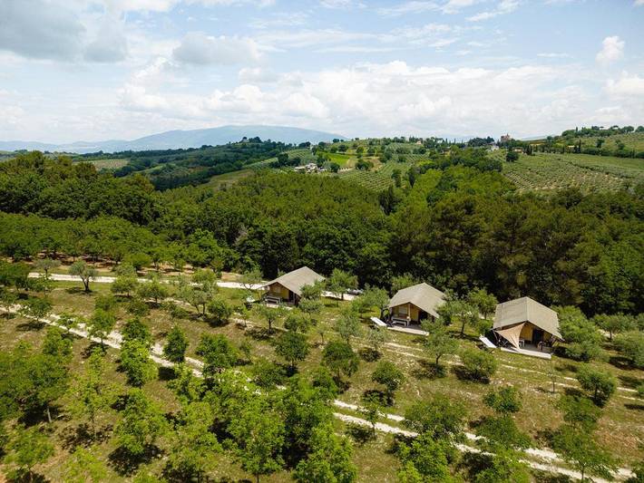 Camping für 6 Personen, mit Garten und Ausblick sowie Pool, mit Haustier in Umbrien - 2