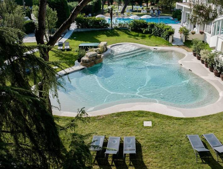 Hôtel pour 3 personnes, avec jardin ainsi que sauna et piscine