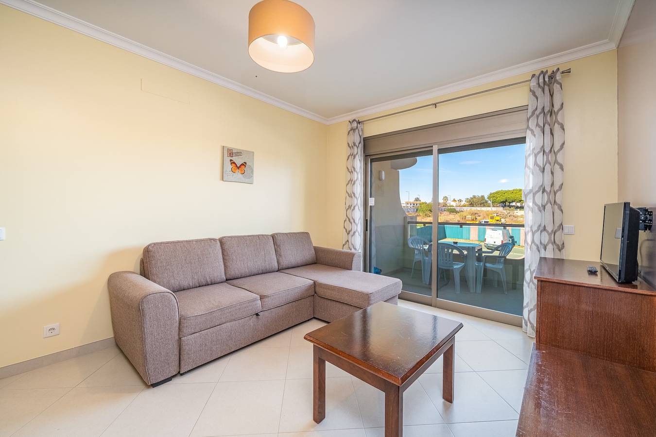 Ganze Wohnung, T1-Apartment mit Gartenblick, Block 3-1ºc, Gemeinschaftspool, Wlan & Klimaanlage in Alporchinhos (Atlantikküste), Porches