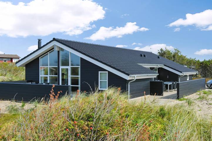 Ferienhaus für 8 Personen, mit Whirlpool und Terrasse sowie Sauna in Klitmøller