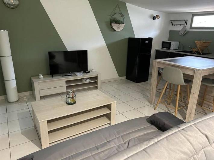 Gîte pour 3 personnes, avec jardin dans Mailly-le-Camp