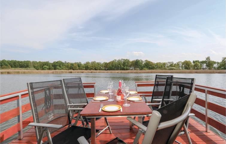 Hausboot für 6 Personen, mit Terrasse in Mecklenburg-Vorpommern - 4