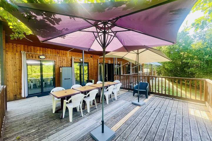 Maison pour 4 personnes, avec terrasse ainsi que jardin et piscine à La Chapelle-Aubareil