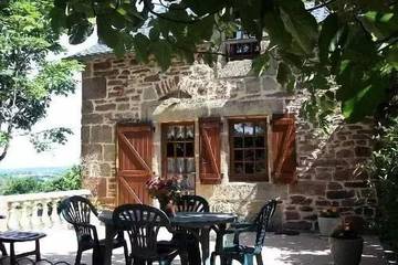 Location de vacances pour 4 personnes, avec terrasse à Lanteuil