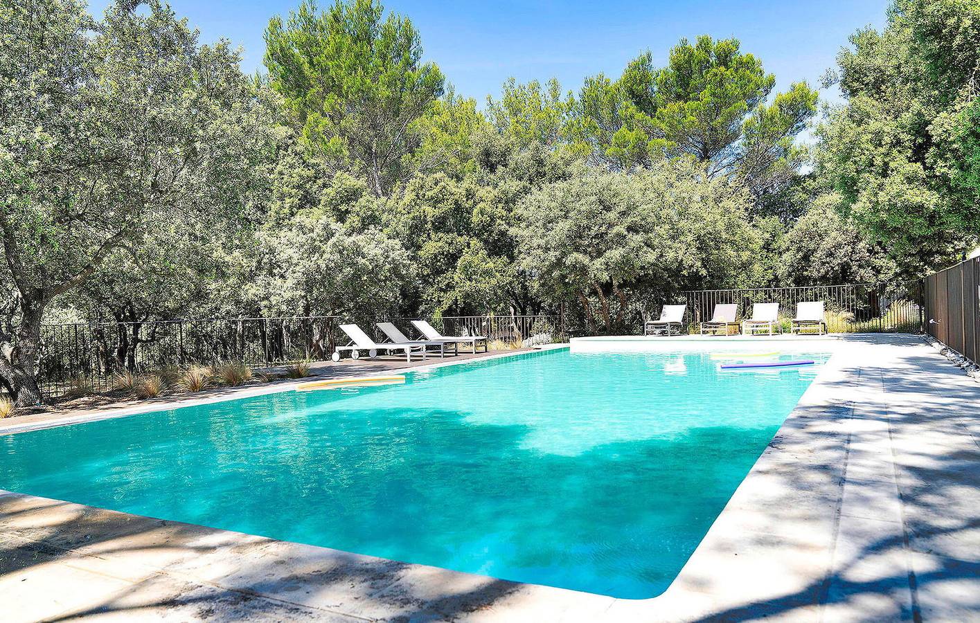 Apartamento de 200m² con A/A, Parking, Cocina, Piscina e Internet en Saumane-de-Vaucluse in L'Isle-sur-la-Sorgue, Vaucluse