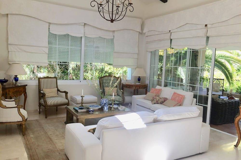 Villa, entre el campo de golf y la playa, en Vistahermosa. in Vistahermosa, El Puerto de Santa María