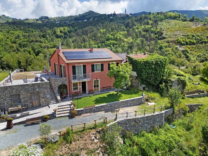 Camera 'Nuaggi' con vista sulle montagne, Wi-Fi e aria condizionata in Missano (Liguria), Castiglione Chiavarese