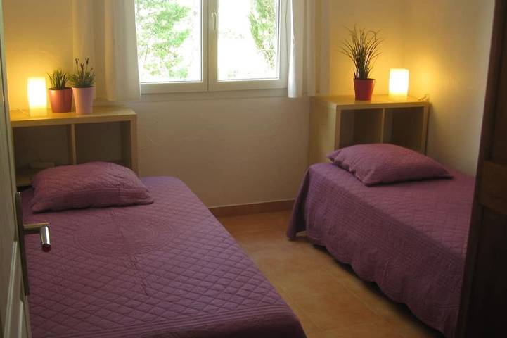 Gîte pour 4 personnes, avec terrasse ainsi que piscine et jardin à Montséret - 4