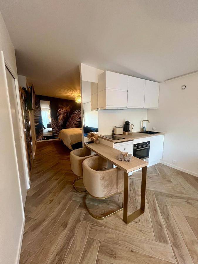 Gîte pour 2 personnes, avec terrasse ainsi que sauna et jacuzzi à La Verrière - 4