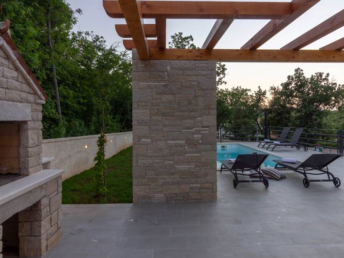 Ferienhaus für 8 Personen, mit Terrasse und Garten sowie Pool