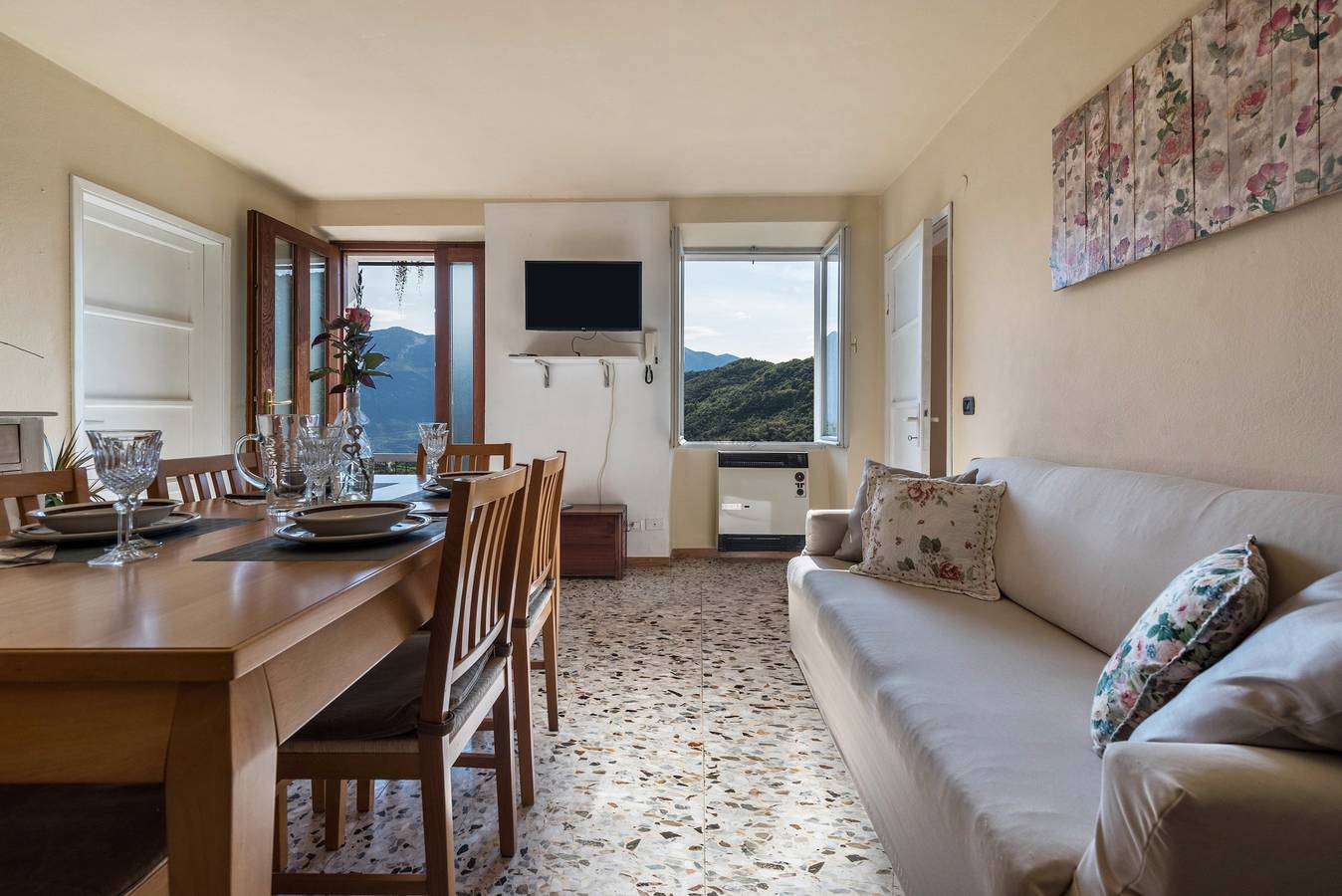 Appartamento intero, Appartamento "Casa Vacanze Voiandes" con vista sulle montagne, balcone e Wi-Fi in Voiandes, Tremosine