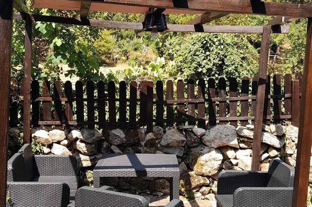 Ninho do Corvo da Urgueira in Macieira de Alcoba, Préstimo e Macieira de Alcoba