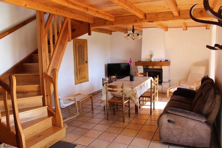 Gîte pour 8 personnes, avec Jardin et Piscine à Saint-Pierre-des-Tripiers - 4