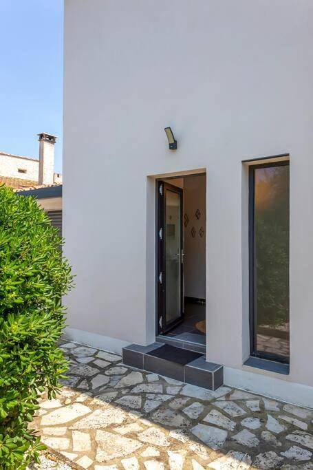 Villa pour 8 personnes, avec vue ainsi que jardin et piscine à La Grande-Motte - 4