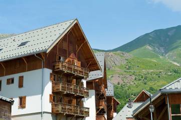 Gîte pour 6 personnes, avec piscine ainsi que sauna et balcon, adapté aux familles dans Col De La Croix De Fer