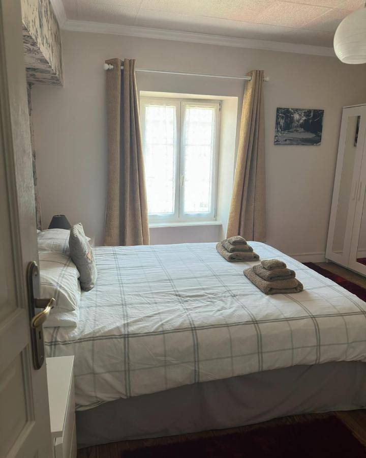 Basic Triple Room with Shared Bathroom in Mantilly, Parc naturel régional Normandie-Maine