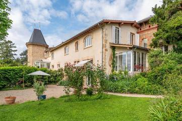 Cottage pour 8 personnes, avec piscine ainsi que jardin et terrasse à Collonges-au-Mont-d'Or
