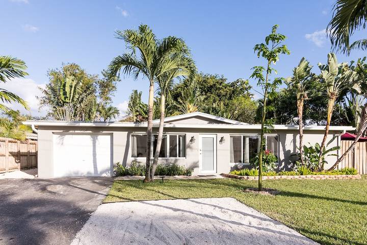 Vacation rental for 8 people, with yard in Wilton Manors