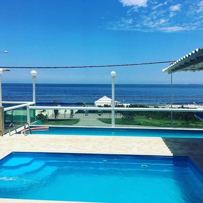 Casas e apartamentos de temporada para 2 pessoas, com vista e piscina em Saquarema