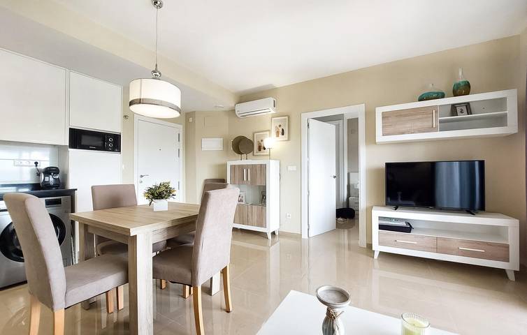 Apartamento vacacional entero, Apartamento con vistas al mar, piscina y terraza, a 300 m de Playa Les Amplaries in Cabanes, Costa del Azahar