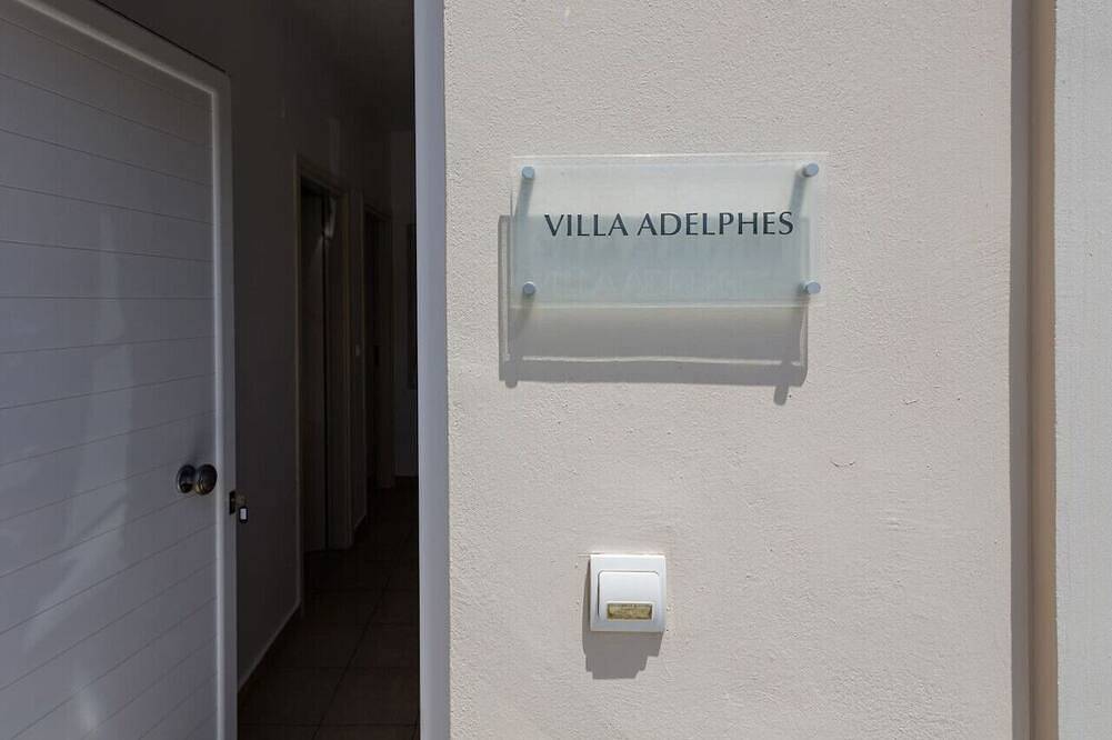 Ganze Wohnung, Adelphes Beachfront Apartment in Kalyves, Chania und Umgebung