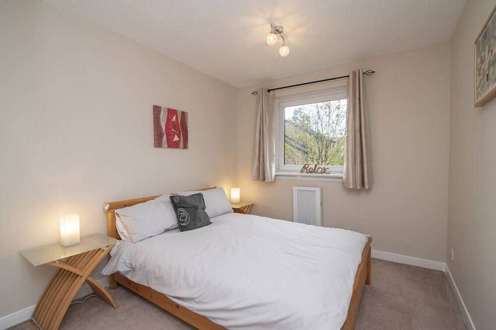 The Kelvin: Peaceful West End River View Property in Glasgow, Greater Glasgow and Clyde Valley