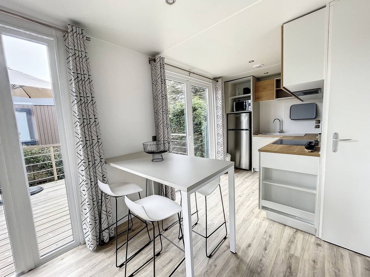 Comfortable Mobile Home, 200m from Beach, 2Br, Pool & Parking Included in Jullouville, Côte de la Déroute