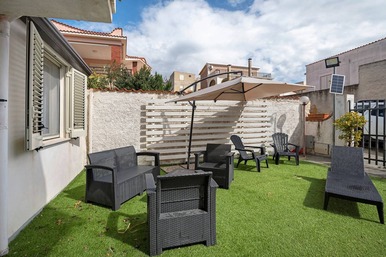 Appartement entier, Appartement Peppe's Home avec terrasse privée, jardin et Wi-Fi in Triscina, Castelvetrano (Commune)