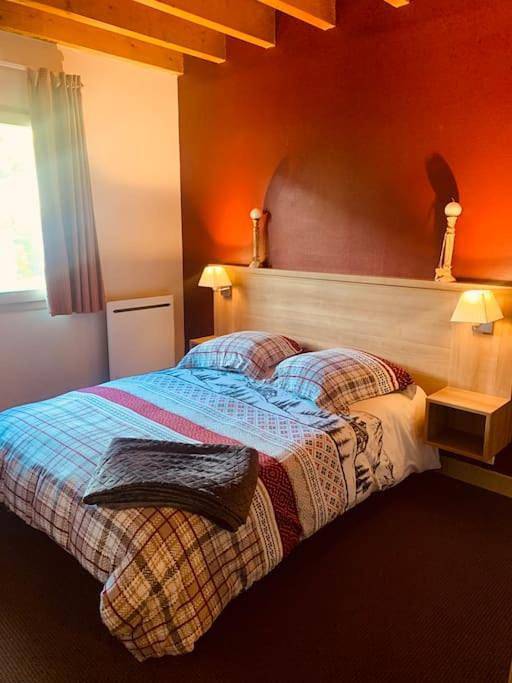 Gîte pour 8 personnes, avec vue ainsi que jardin et piscine, adapté aux familles à Arreau - 2