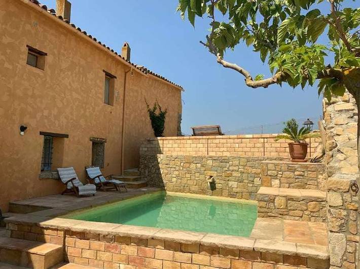 Location de vacances pour 8 personnes, avec terrasse et piscine à Bellcaire d'Empordà