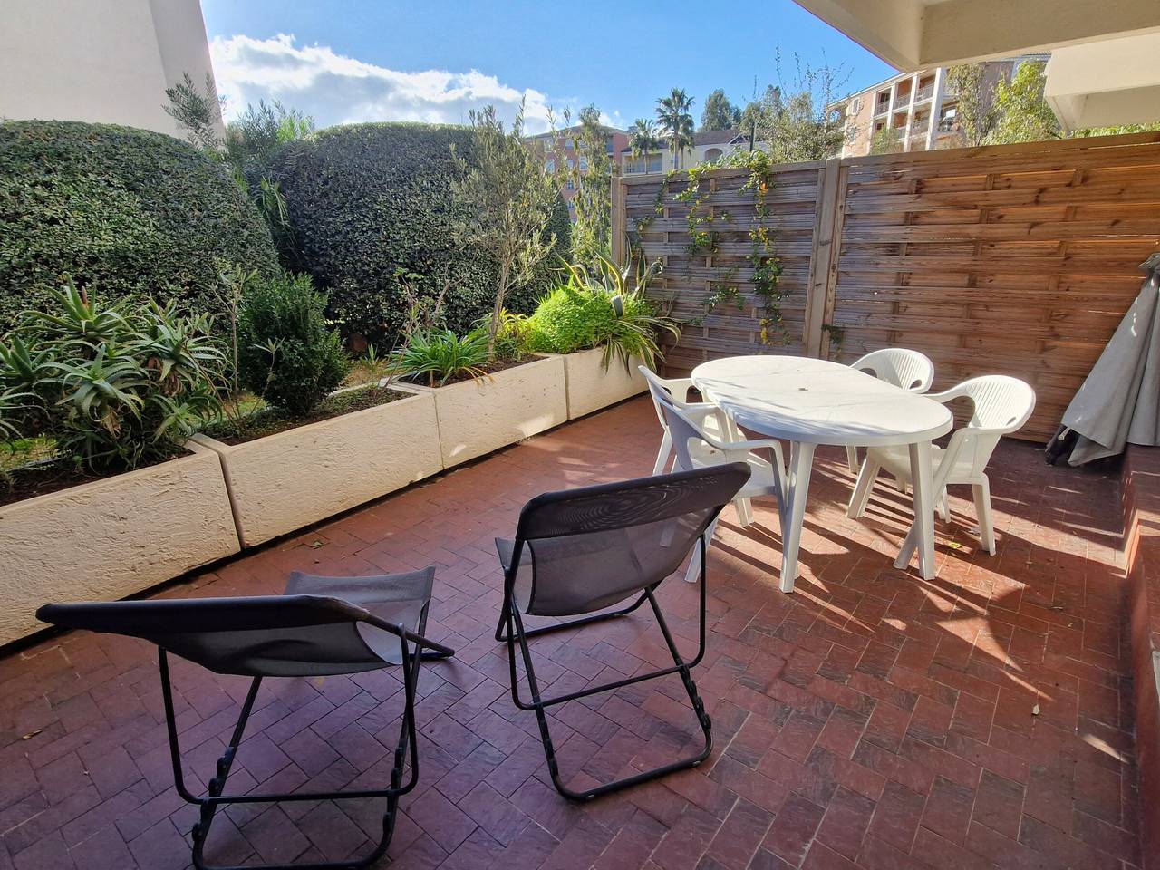 Ganze Wohnung, Studio gemütlich m. Schlafbereich, Terrasse, Parkplatz - Nähe Zentrum Golfe de Saint-Tropez in Sainte-Maxime, Draguignan Region