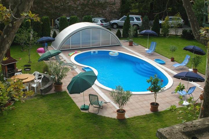 Alojamiento y desayuno para 3 personas, con jardín y piscina en Budapest