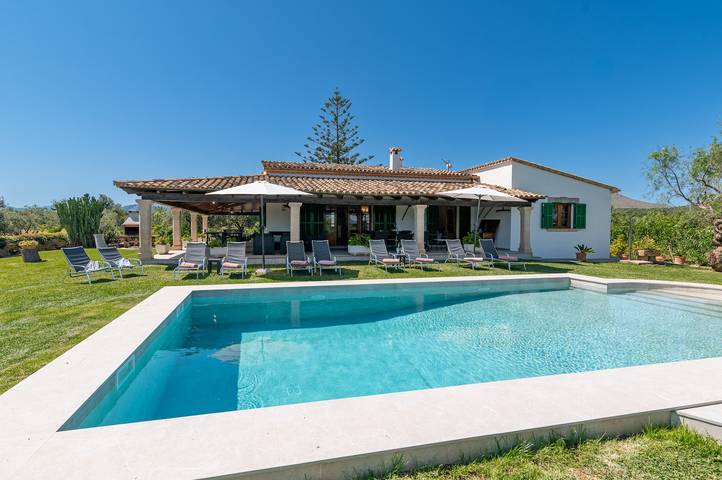 Finca mit Hund für 8 Personen, mit Terrasse, mit Haustier in Pollença