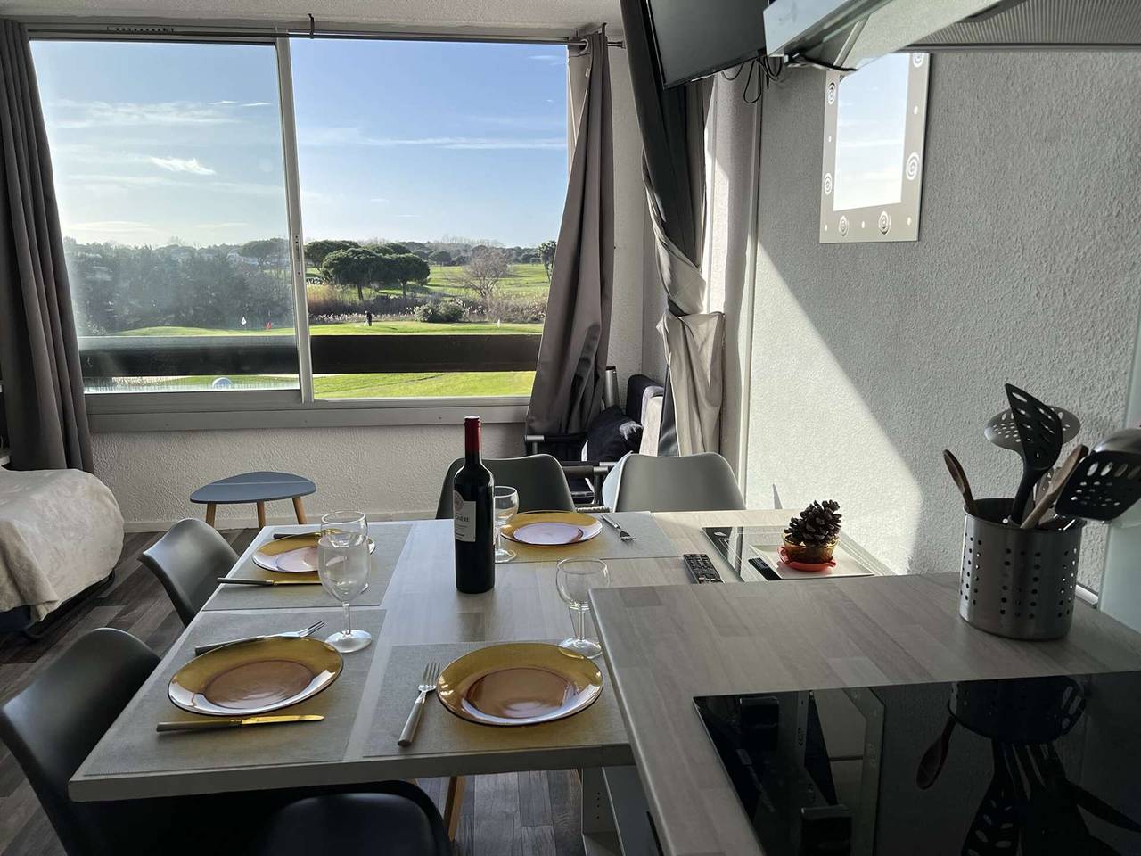 Ganzes Studio, Studio für 4 - Pool, Parkplatz, Waschmaschine, In der Nähe von Geschäften in Cap d'Agde, Agde