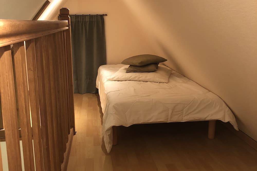 Casa rural de 60 m2 restaurada con mucho carácter y con una terraza muy agradable. in Saint-Alyre-ès-Montagne, Parque Natural Regional Volcans d'Auvergne