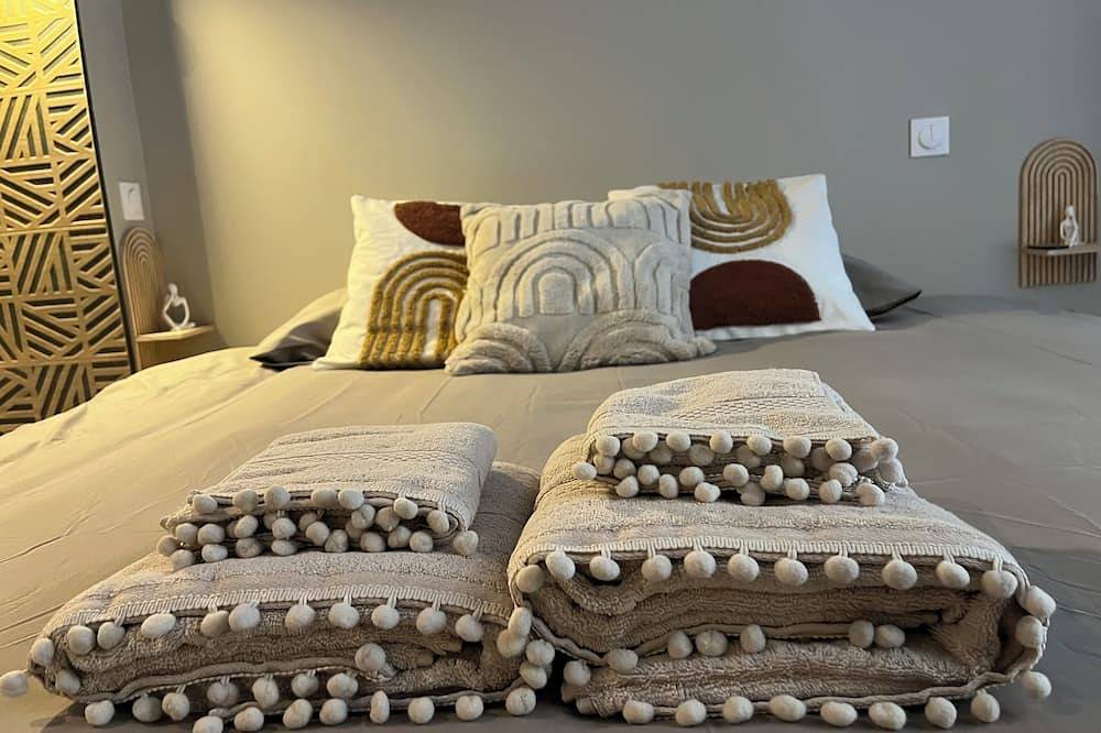 Entire apartment, Love Room Valence - Amour & Bulles in Bourg-lès-Valence, Valence region