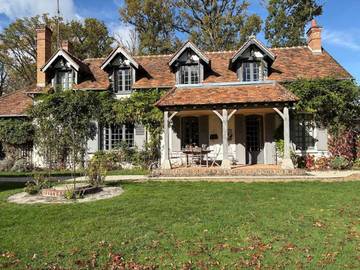 Location de vacances pour 8 personnes, avec terrasse et jardin à Pierrefitte-sur-Sauldre