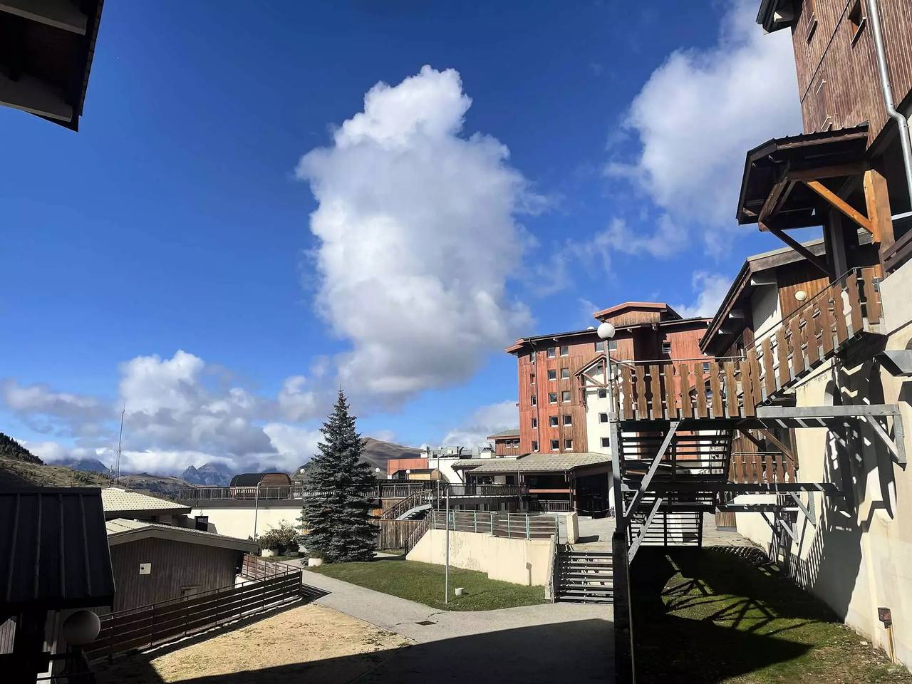 Ganze Wohnung, Geräumige T3 mit Bergecke im Dorf 1800, in der Nähe von Skiliften in Mont-de-Lans, Les Deux Alpes