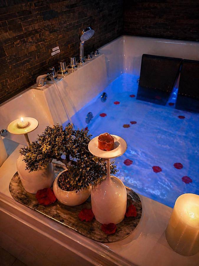 Gîte pour 2 personnes, avec sauna et jacuzzi à Briord - 4