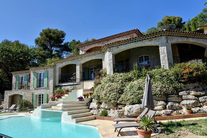 Chambre d’hôte pour 2 personnes, avec Terrasse et Jardin ainsi que Piscine et Vue