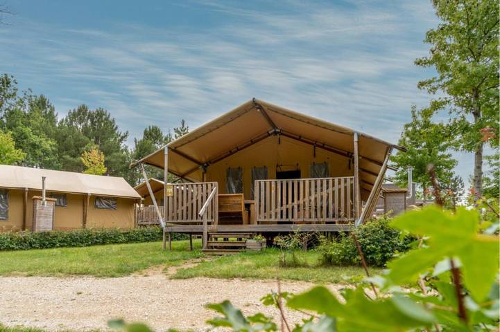 Gîte pour 6 personnes, avec piscine et terrasse, animaux acceptés dans Boulazac Isle Manoire