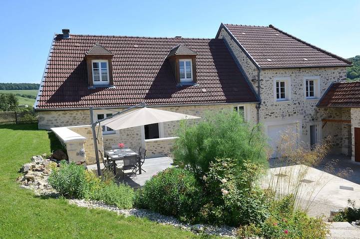 Gîte pour 6 personnes, avec jardin et terrasse à Nesle-le-Repons