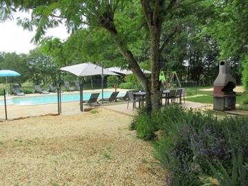 Gîte pour 10 personnes, avec terrasse ainsi que piscine et jardin à Mauzens-et-Miremont