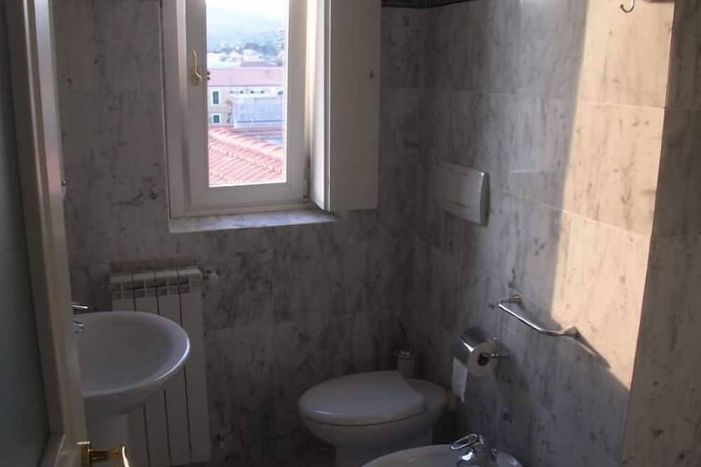 Apartamento entero, Bonito apartamento situado en el centro y frente al paseo marítimo. in Diano Marina, Diano Marina Municipio