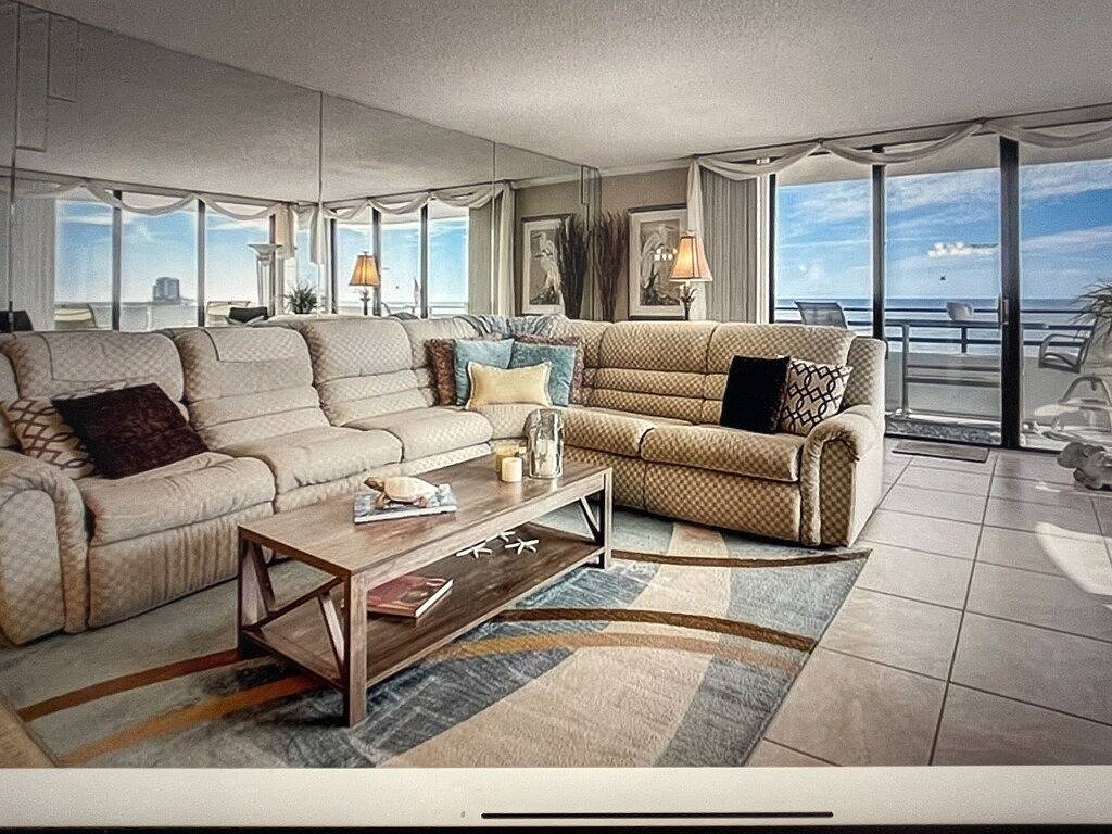 Ganze Wohnung, Oceanfront Condo, with Wrap Around Balcony & Ocean Views from every room in Daytona Beach, Florida