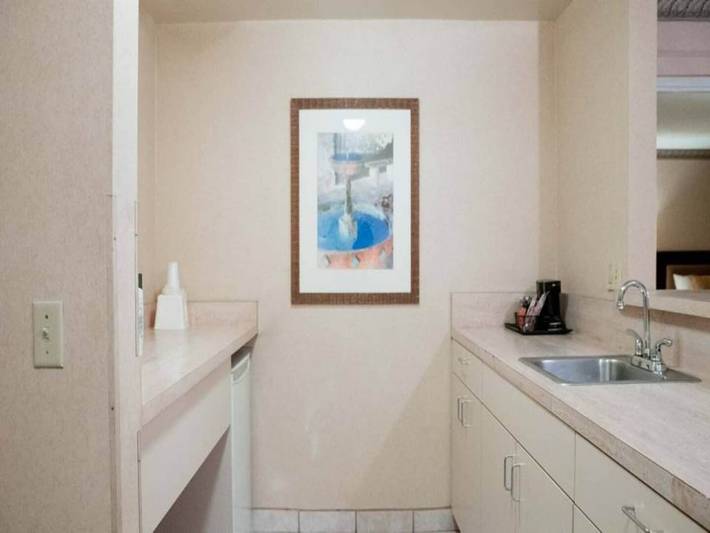 Ganze Wohnung, 1 Kingsize-Bett | Raucher, Mikrowelle in Anaheim, Orange County