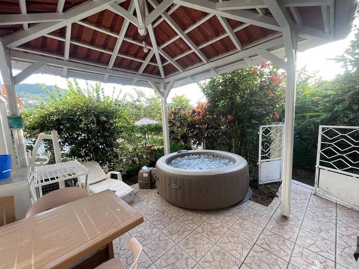 Maison de vacances pour 2 personnes, avec terrasse ainsi que piscine et jacuzzi