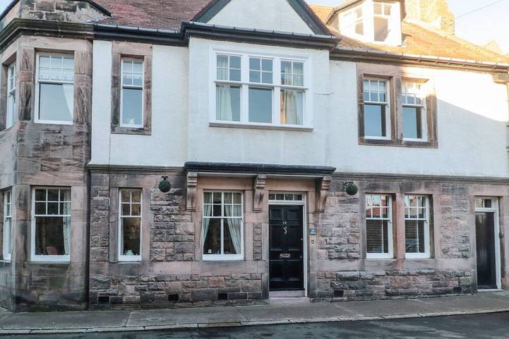 Log cabin for 8 people, with garden in Berwick-upon-Tweed